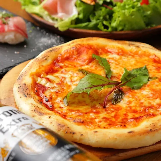 【🍕 もちもち自家製生地が自慢！あなたはどっち派？ 🍕】